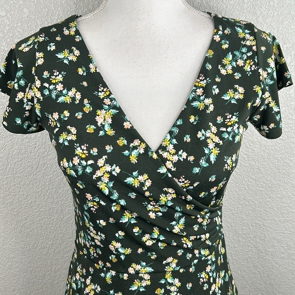 LOFT Ann Taylor Green Floral V-Neck Fit & Flare Summer Spring Dress Size 0P - Picture 2 of 7
